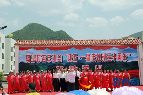 《我的家鄉(xiāng)好風(fēng)光》—興義市老年之友合唱團(tuán).jpg