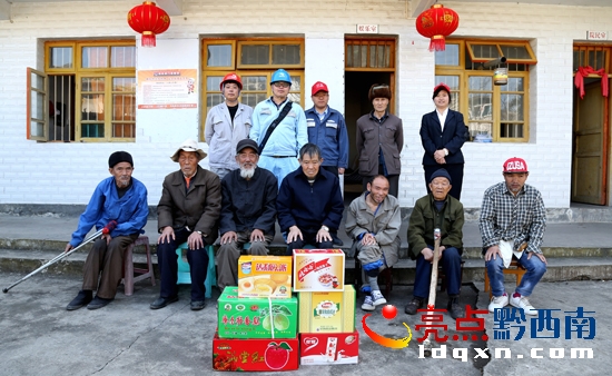 晴隆供電局:情滿雷鋒日 “電”暖福利院(盧關文 攝) (10).JPG