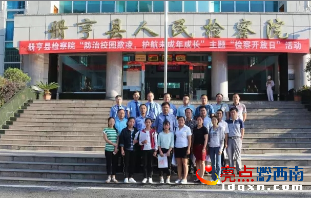 圖為參會(huì)人員合影.png