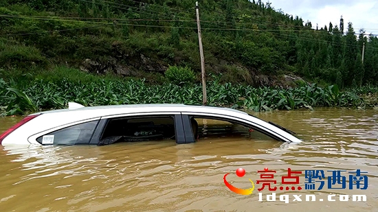 被淹車輛1_20170701214247.JPG