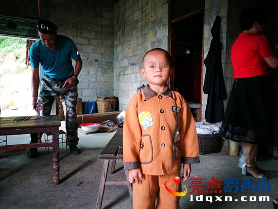 恢復(fù)健康的張應(yīng)平小兒子張顯樁.jpg