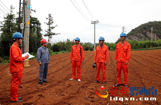 興義供電局提前部署國際山地旅游大會保供電工作(盧關(guān)文 攝) (1).JPG