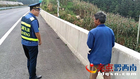 進行宣傳教育.JPG