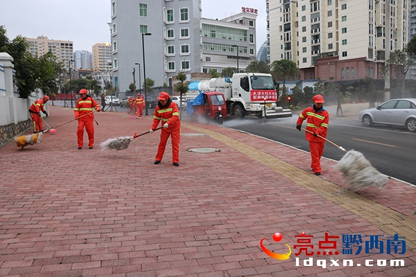 清潔工打掃街道.jpg