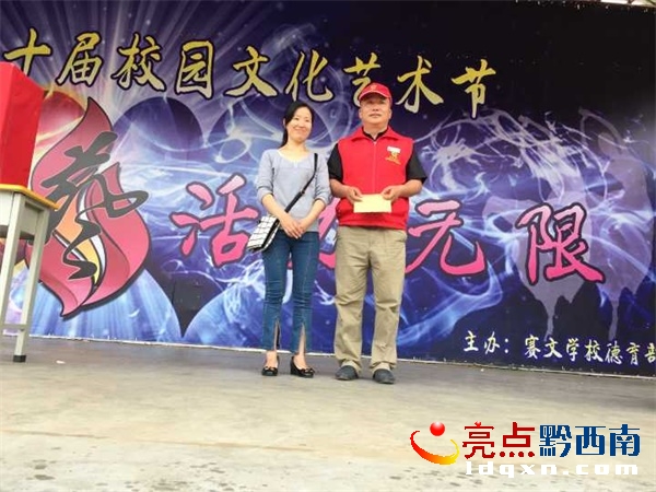 IMG_義工會(huì)長(zhǎng)唐留兵現(xiàn)場(chǎng)捐款.JPG