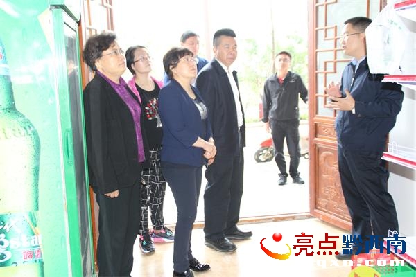 聽取阿妹戚托特色小鎮(zhèn)介紹.JPG